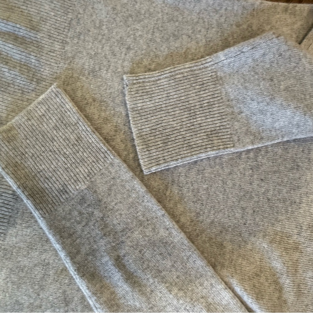 Theory Grey Cashmere Sweater - Picture 9 of 10